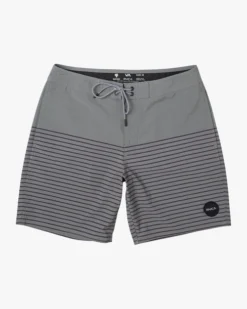 RVCA MEN'S CURREN TRUNK (EX) -Billabong Shop m1031rct rvca2Cf seq frt1 55426.1694015589